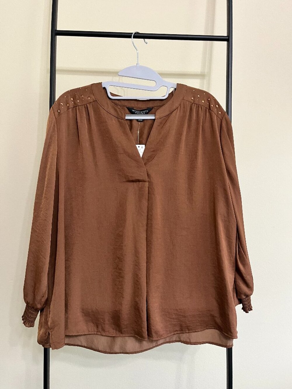 Investments NWT Petite Studded Shoulder V-Neck Blouse Silky Brown Top PL